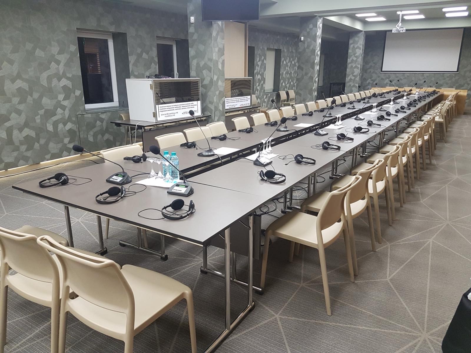 Photo from a VicandisLux event — conference and simultaneous-interpretation equipment (2/10)