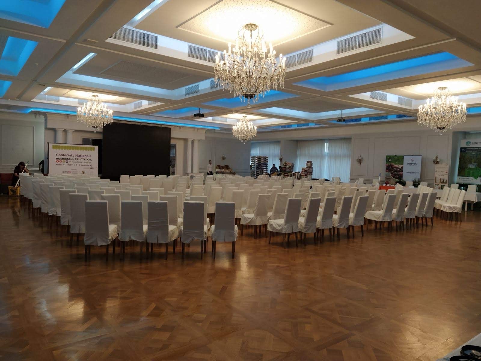 Photo from a VicandisLux event — conference and simultaneous-interpretation equipment (3/10)