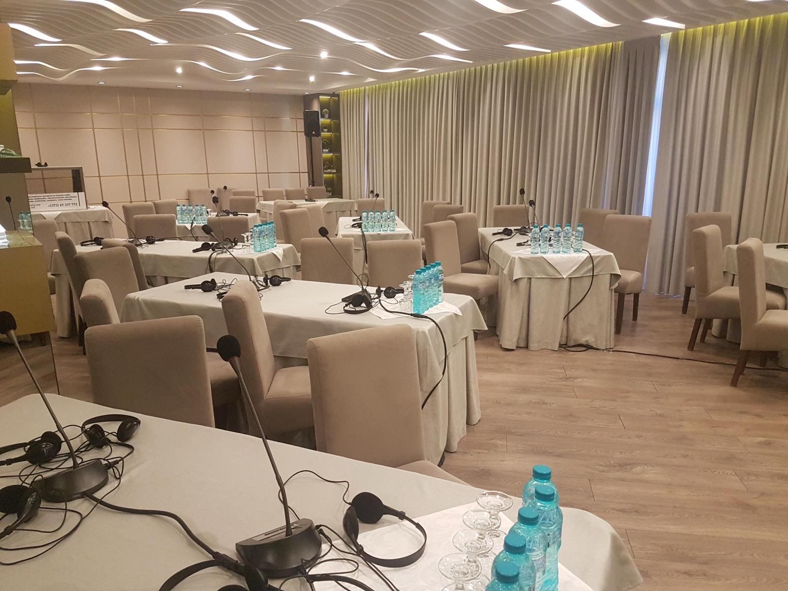 Photo from a VicandisLux event — conference and simultaneous-interpretation equipment (6/10)