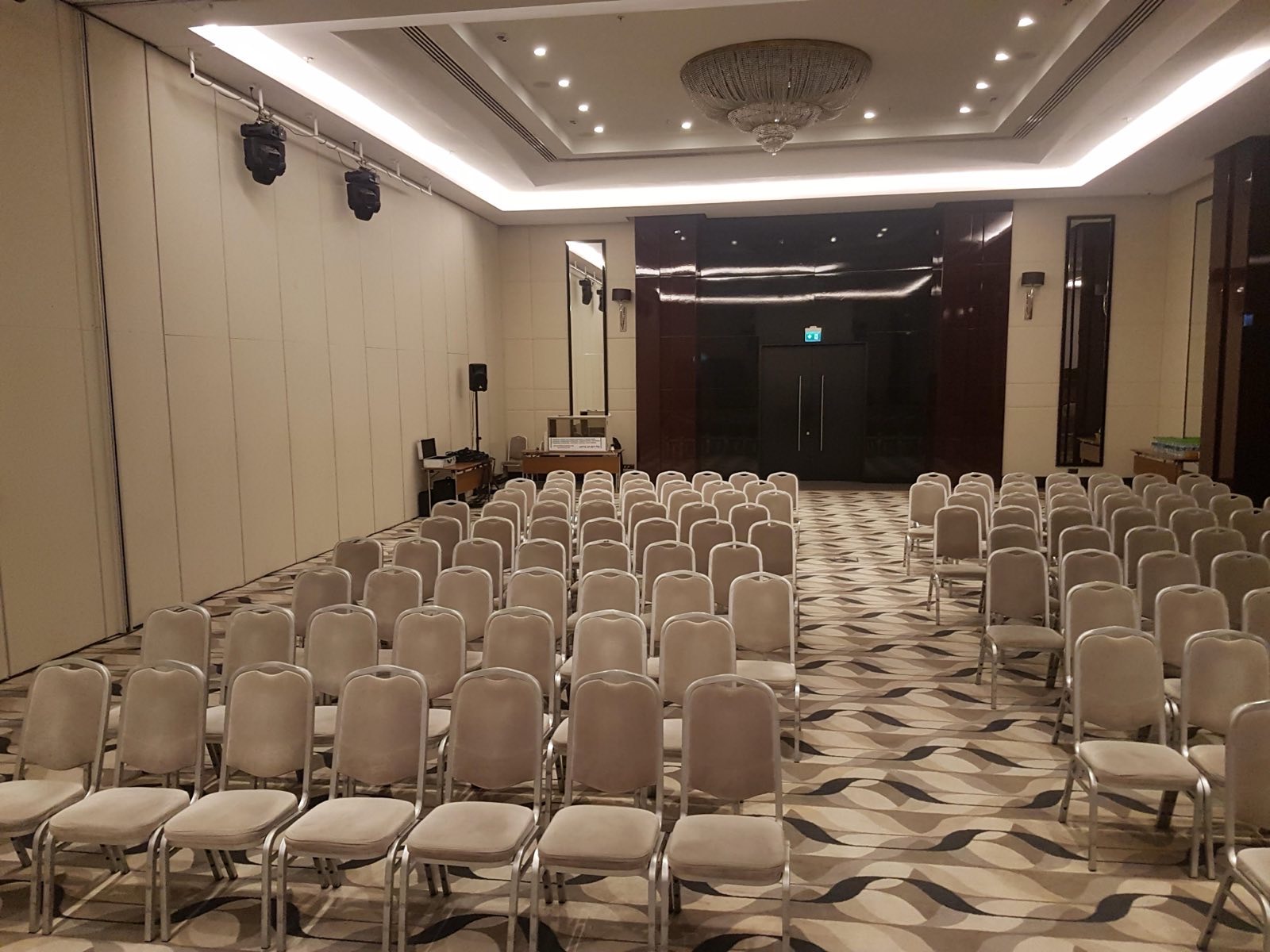 Photo from a VicandisLux event — conference and simultaneous-interpretation equipment (10/10)